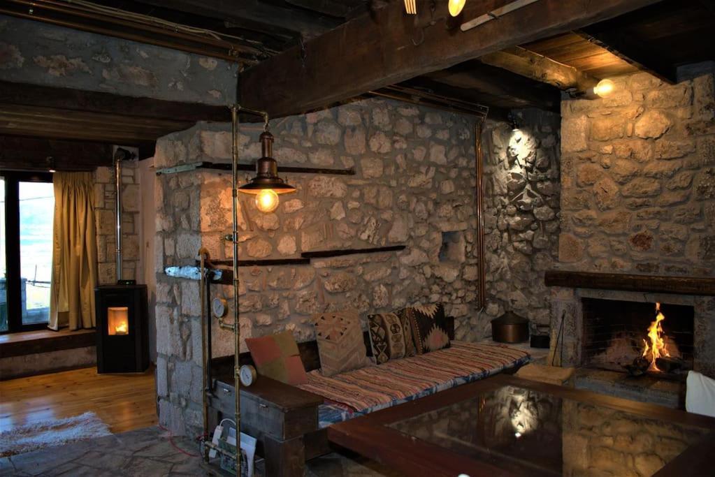 Μικρή Πέτρινη Μεζονέτα 2 Villa Lílaia Exterior foto