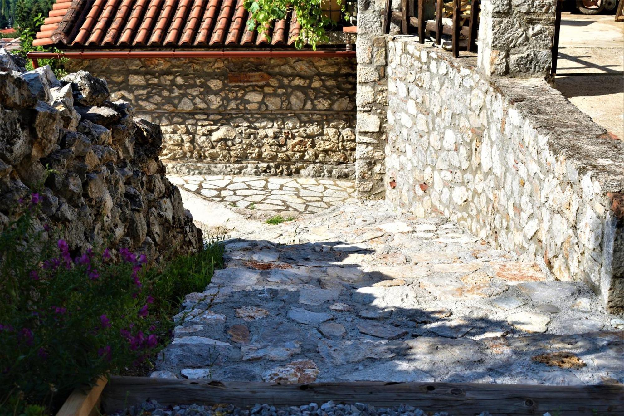 Μικρή Πέτρινη Μεζονέτα 2 Villa Lílaia Exterior foto